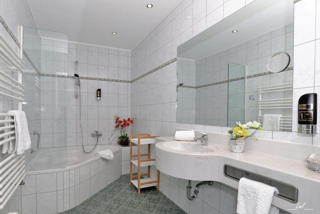 Kúpeľňa v ubytovaní Flairhotel am Wörthersee