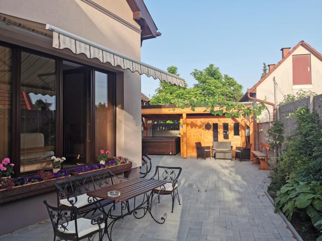 Budova, v ktorej sa apartmán nachádza