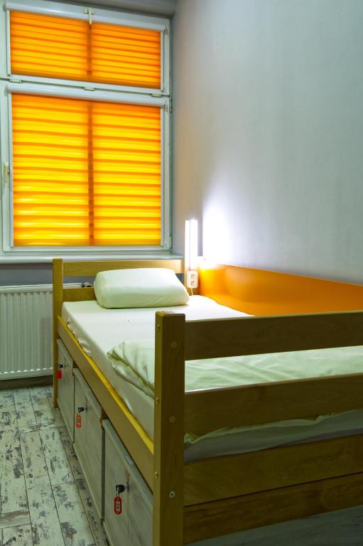 Posteľ alebo postele v izbe v ubytovaní Event Hostel - Opole