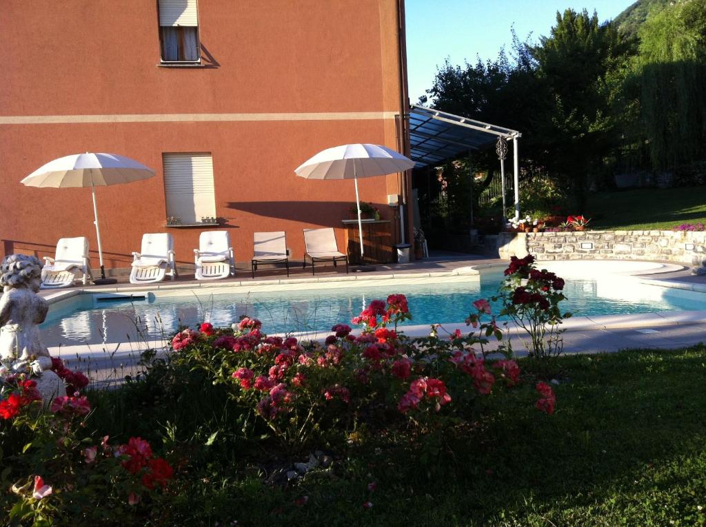 Bazén v ubytování B&B Cherry En Rose nebo v jeho okolí