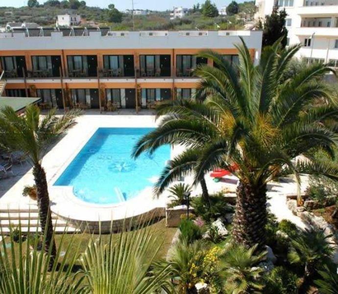 Bazén v ubytování Hotel Cuor Di Puglia nebo v jeho okolí