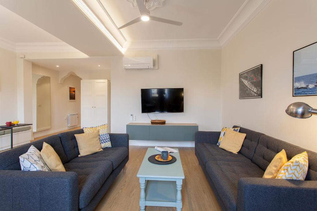 A television and/or entertainment centre at Apartment near the Marina, Valencia
