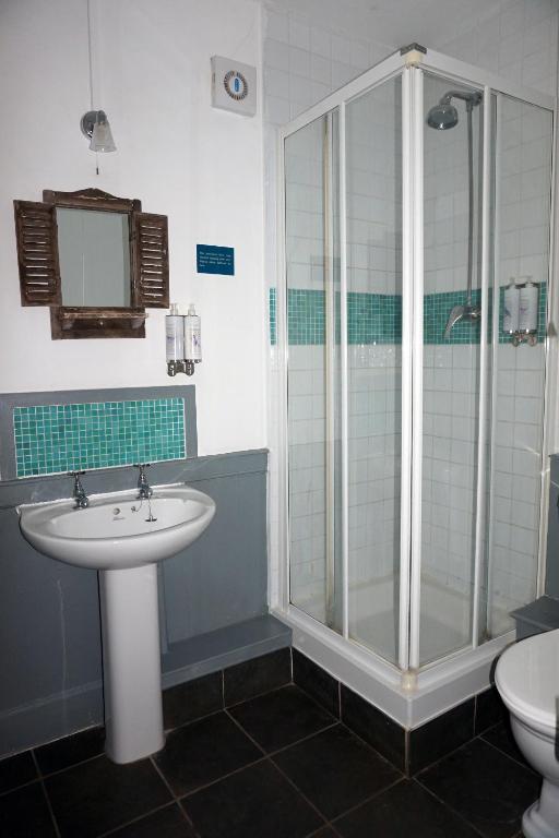 The Grove Ferry Inn - King Size Room