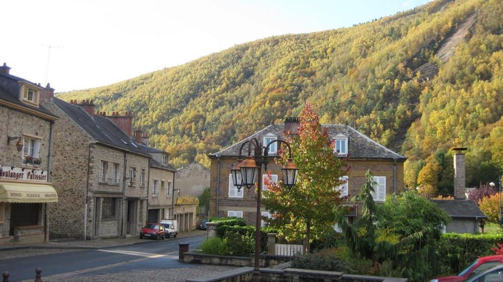 Gîte de vac’s et d’affaires à Monthermé - Huis Met Drie Slaapkamers