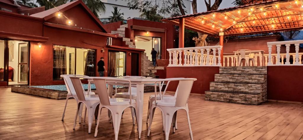 Villa 406, Dr Wade with Private Pool and Gazebo in Royal Palms Mumbai