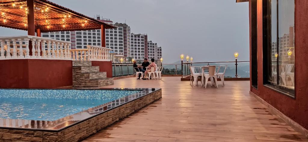 Villa 406, Dr Wade with Private Pool and Gazebo in Royal Palms Mumbai