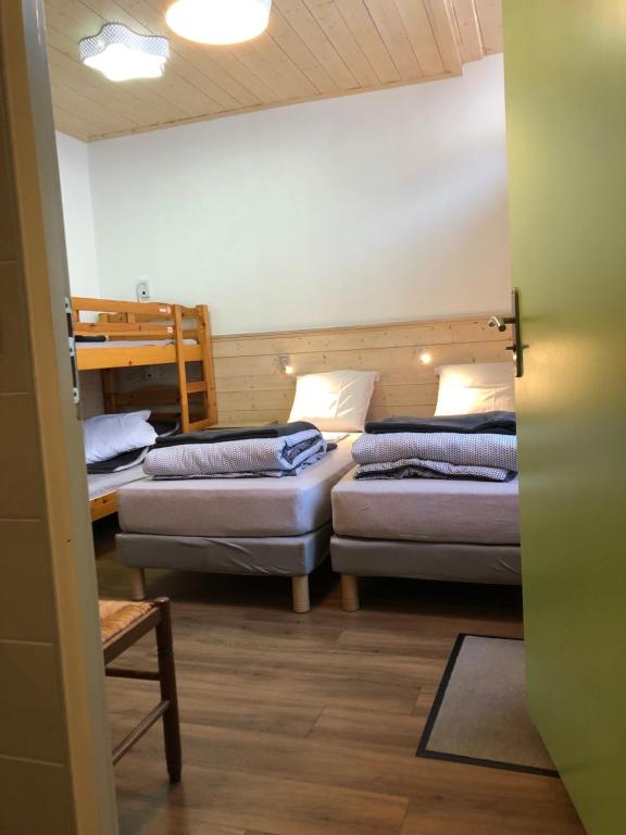 Postel nebo postele na pokoji v ubytování Alpenrose Chamonix