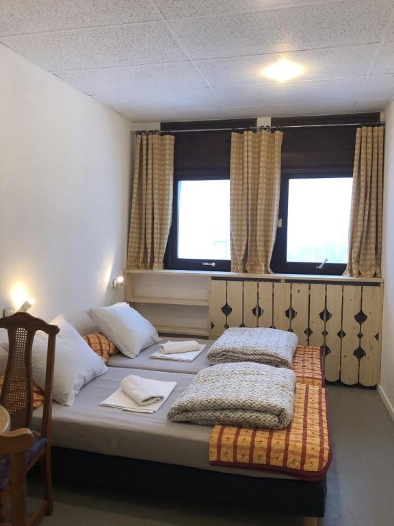 Postel nebo postele na pokoji v ubytování Alpenrose Chamonix