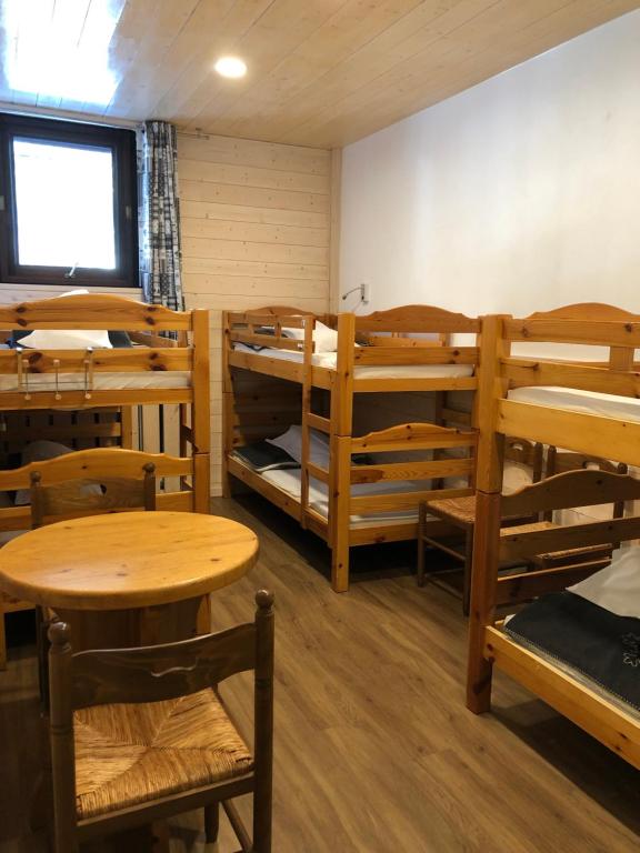 Postel nebo postele na pokoji v ubytování Alpenrose Chamonix