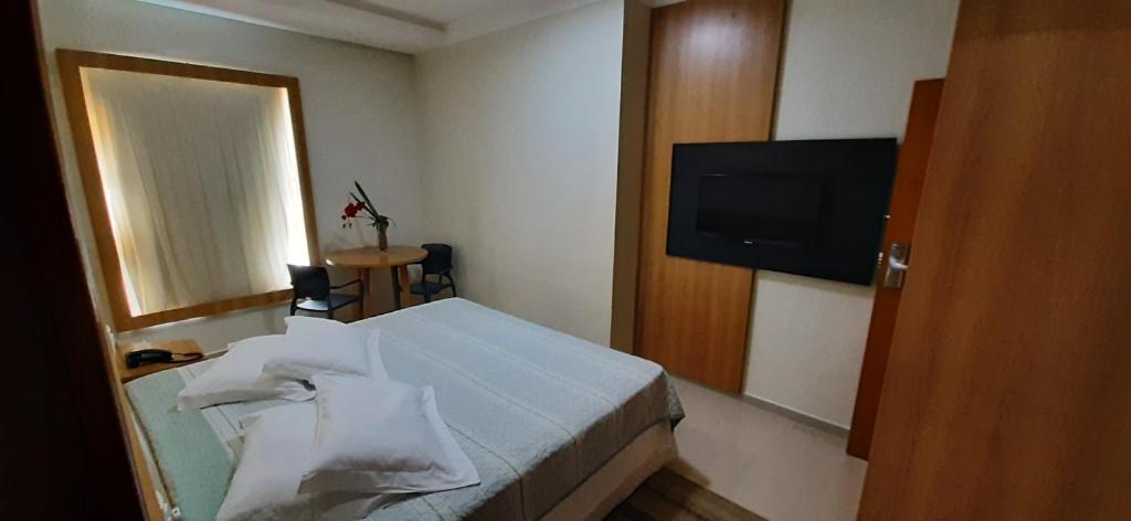  Guines Palace Hotel