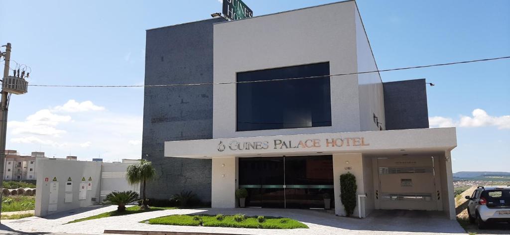  Guines Palace Hotel