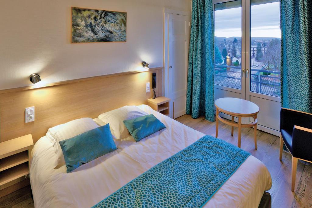 Logis Hotel Restaurant Spa Beau Site - Tweepersoonskamer Met Uitzicht Op De Tuin