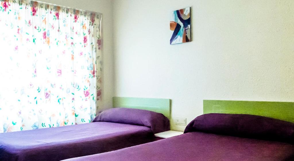 Postel nebo postele na pokoji v ubytování Hostal Rosa