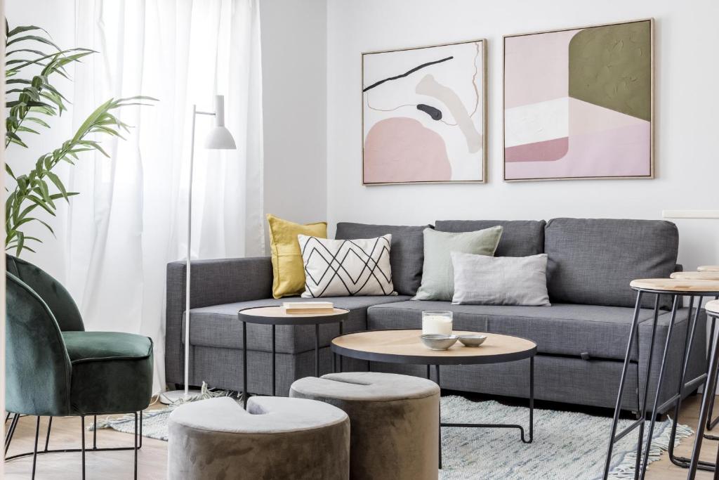 Style Apartments by Olala Homes tesisinde bir oturma alanı