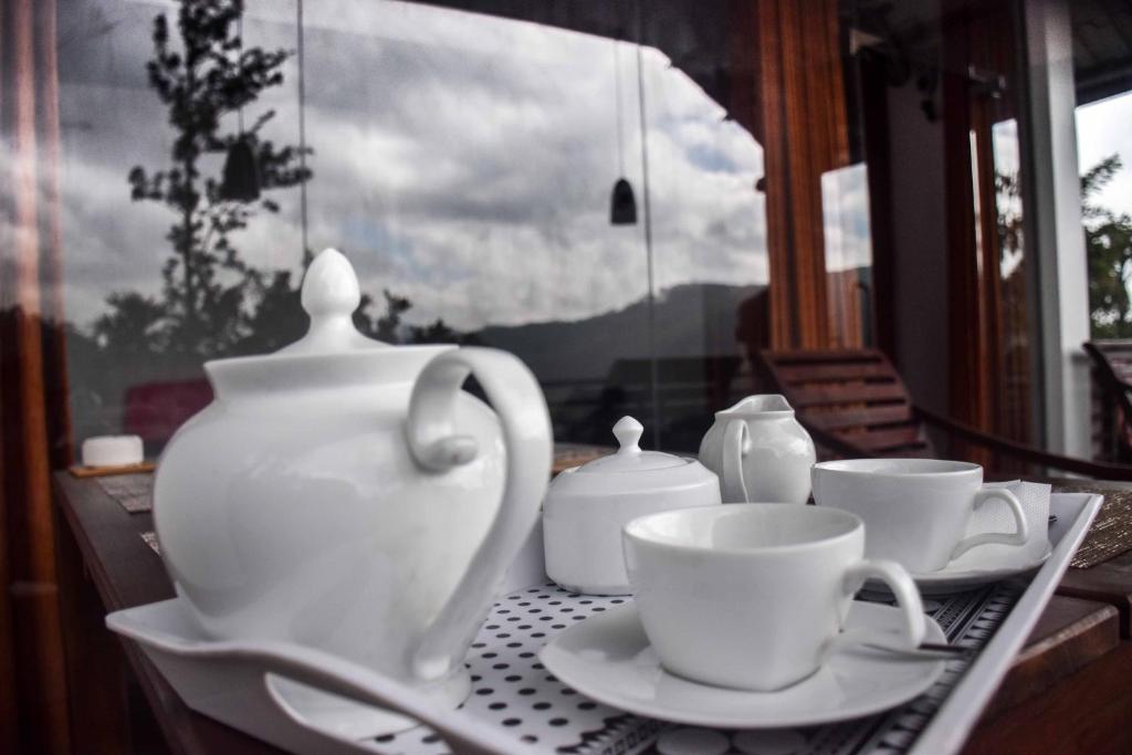 Příslušenství pro přípravu čaje a kávy v ubytování OwinHill Cottage
