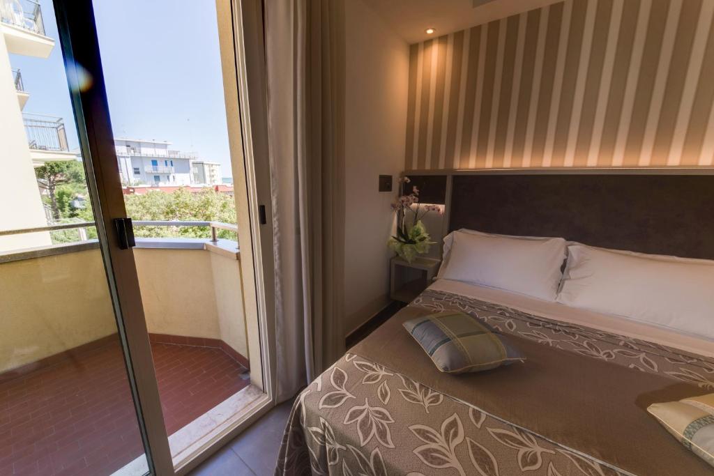 Postel nebo postele na pokoji v ubytování Hotel Cavour