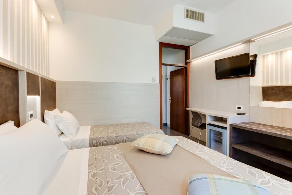 Postel nebo postele na pokoji v ubytování Hotel Cavour