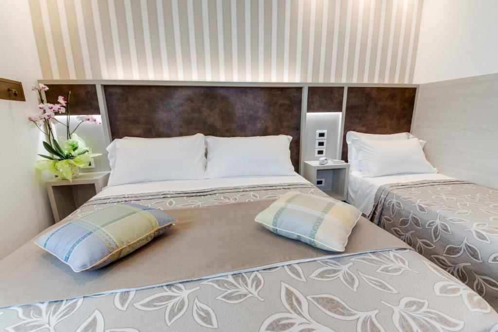Postel nebo postele na pokoji v ubytování Hotel Cavour