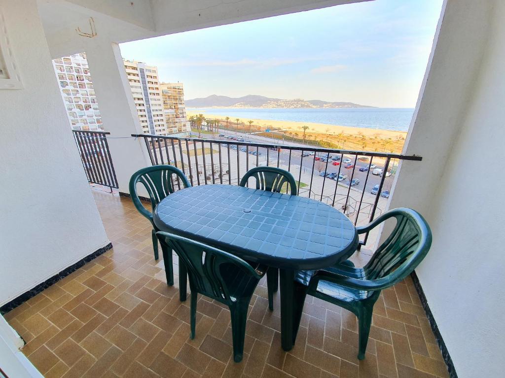 Balkón nebo terasa v ubytování Apartamento Karina Beach-3