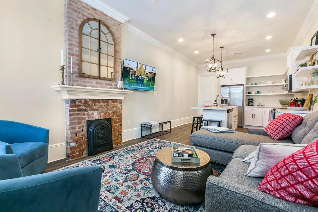 St Charles Ave Living Near Hot Spots and Restaurants, New Orleans (LA), United States