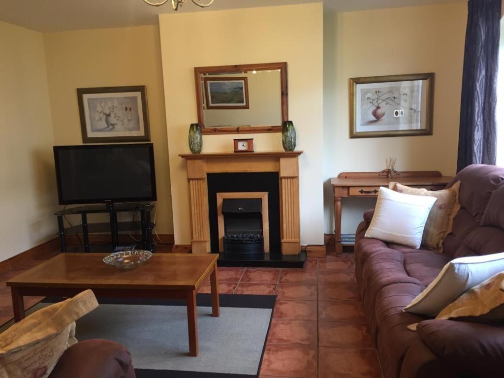 Acorn Lodge - Deluxe 3 Bedroom House in Killarney Holiday Village