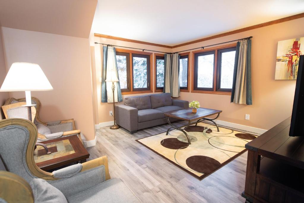 Posezení v ubytování Painter's Lodge, Trademark Collection by Wyndham