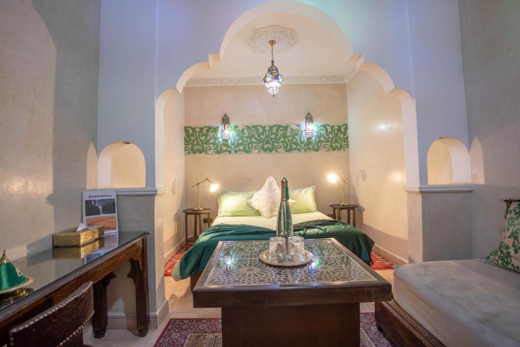 Postel nebo postele na pokoji v ubytování Riad El Walida