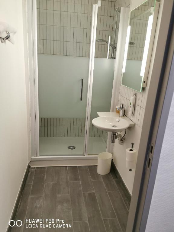 Koupelna v ubytování Ibis Styles Chambery Centre Gare