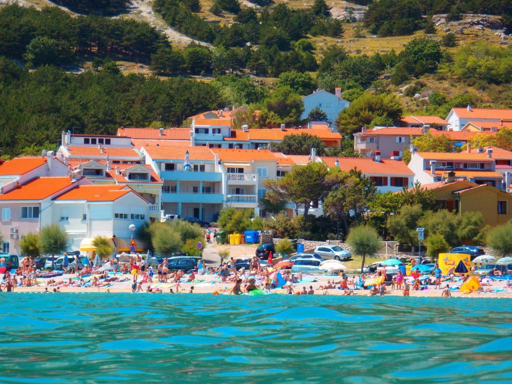 Zdjęcie z galerii obiektu Apartman Klaudijo w Bašce