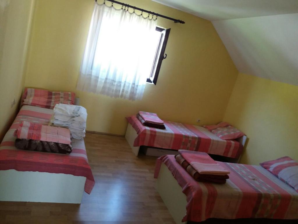 Postel nebo postele na pokoji v ubytování Guesthouse Tomasevic