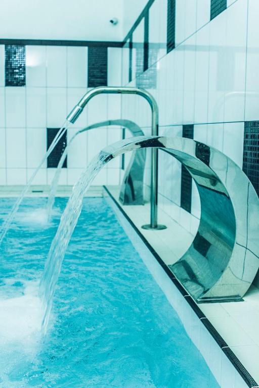 Bazén v ubytování Braavo Spa Hotel nebo v jeho okolí