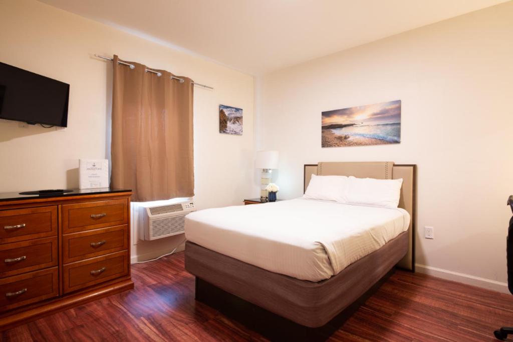 Postel nebo postele na pokoji v ubytování Anchor Pointe Inn
