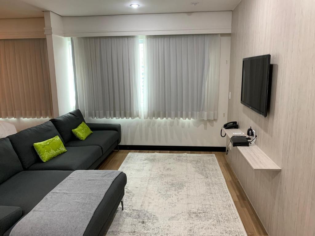  Flat em frente ao Shopping Vila Olímpia