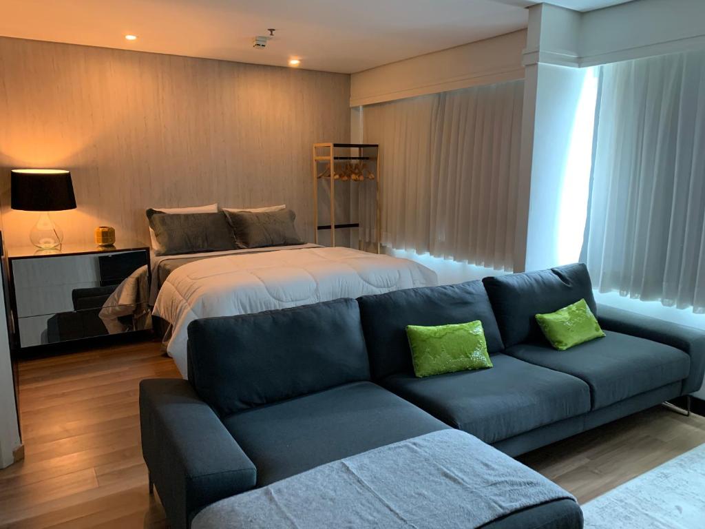  Flat em frente ao Shopping Vila Olímpia