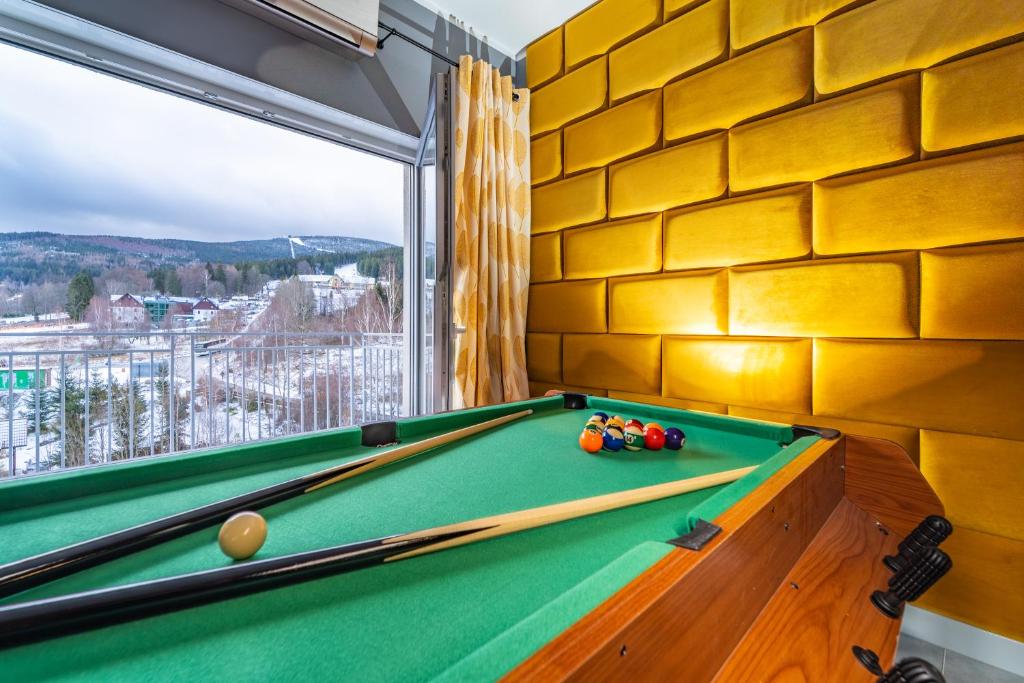 Biliardový stôl v ubytovaní Apartamenty Pod Gondola Świeradów