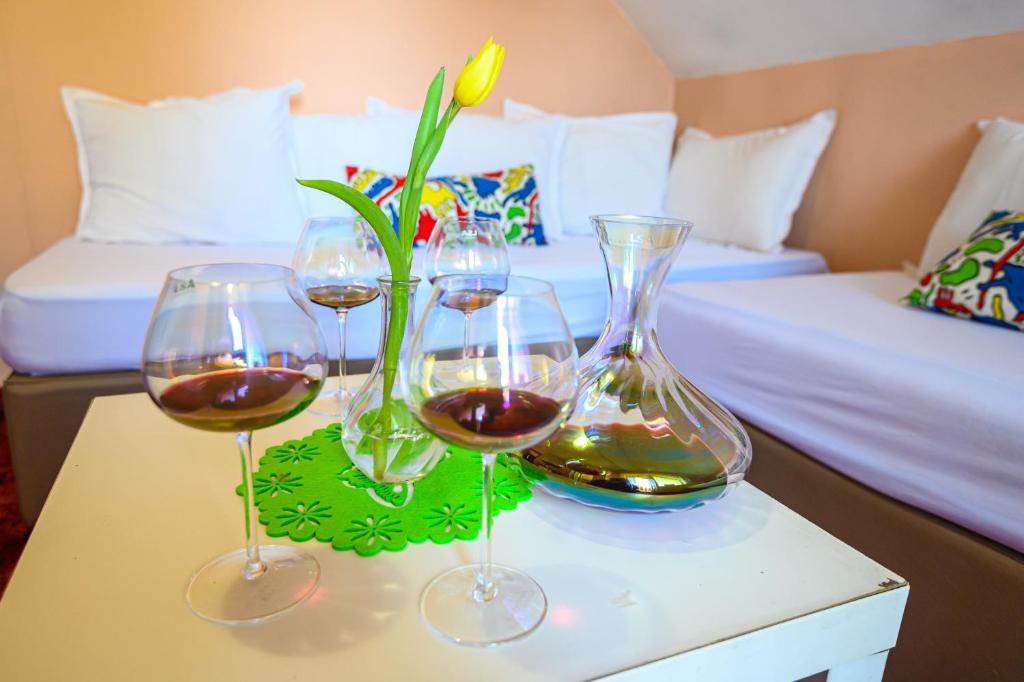 Postel nebo postele na pokoji v ubytování Family Hotel Chichin