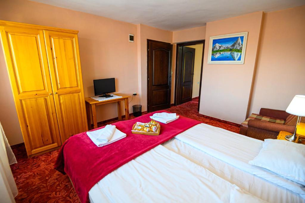 Postel nebo postele na pokoji v ubytování Family Hotel Chichin