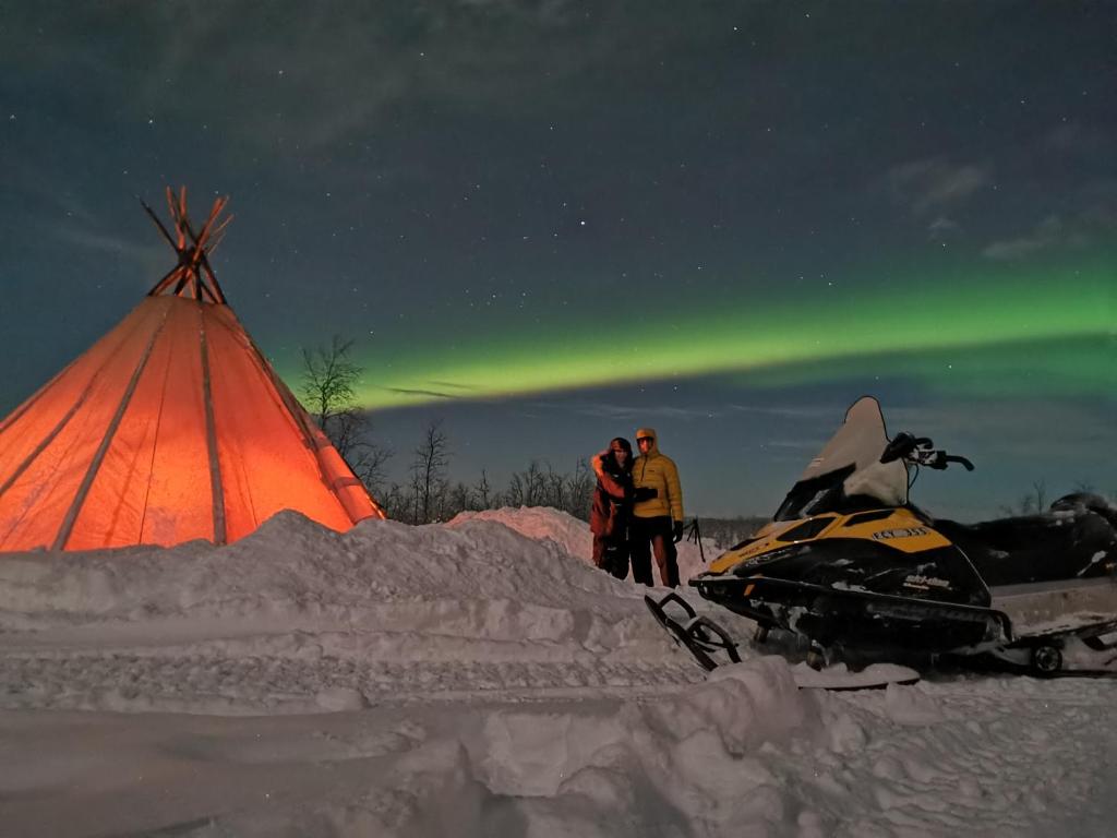 Ospiti di Máttaráhkká Northern Light Lodge