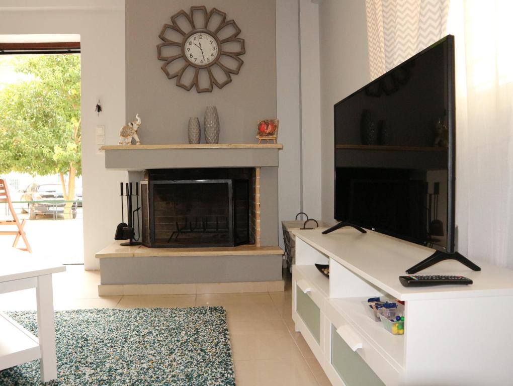 Televízia a/alebo spoločenská miestnosť v ubytovaní Modern Riviera Azure Residence close to beach