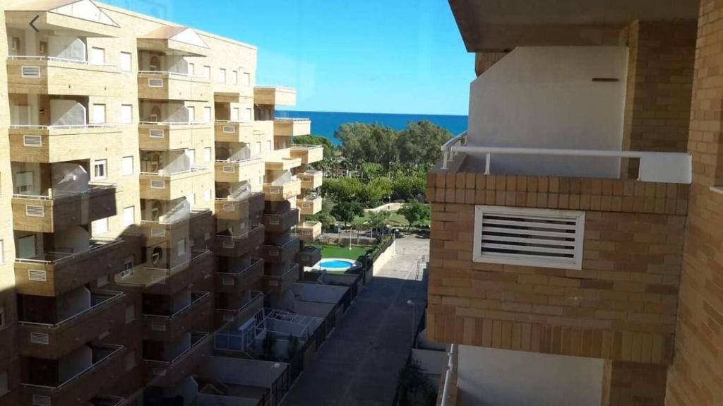 El BorseralにあるSea View Apartment Costa Azahar I Marina dOrの建物のバルコニーからの眺め