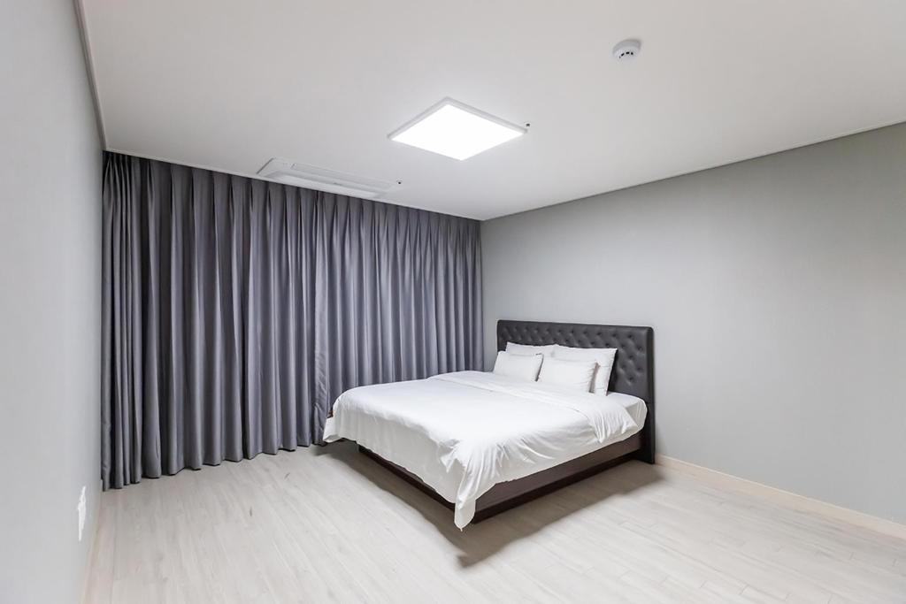 Seomyeon Brown-dot hotel Gold - Three-Bedroom Townhouse