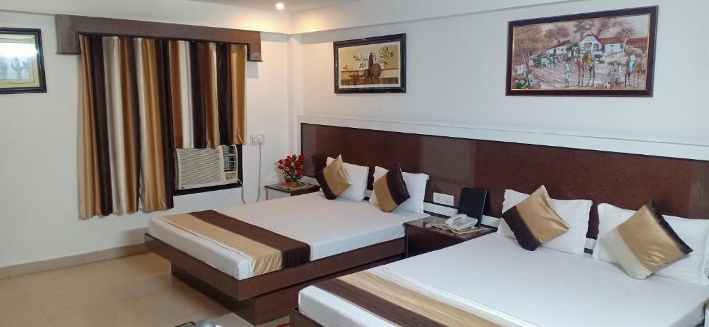 Cama o camas de una habitación en Hotel Su Shree Continental 5 Minutes Walk From New Delhi Railway Station