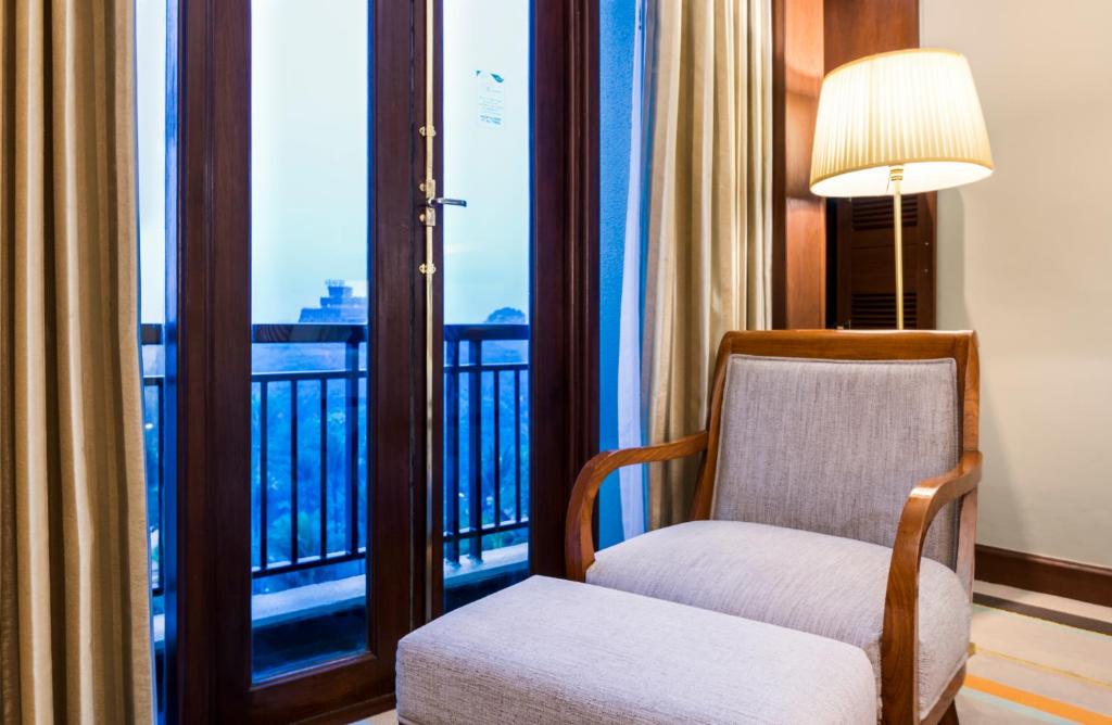 Katil atau katil-katil dalam bilik di Hotel Chatrium Royal Lake Yangon