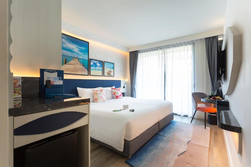 Postel nebo postele na pokoji v ubytování Hotel Clover Patong Phuket - SHA Plus