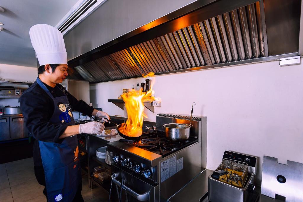 Hotel Clover Patong Phuket - SHA Plus - Resim 29