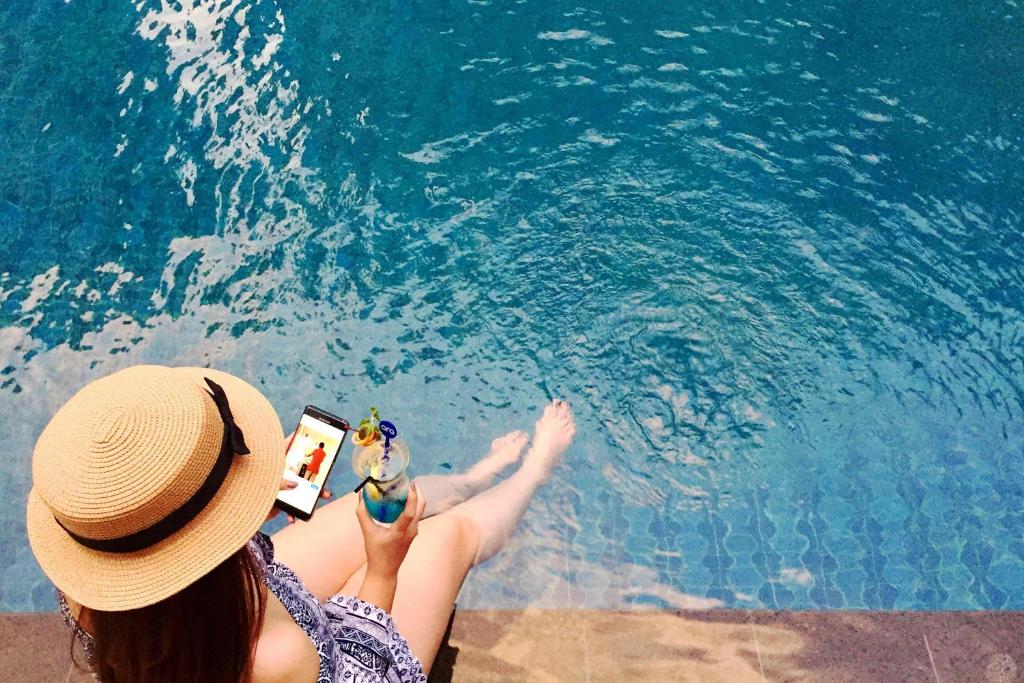 Bazén v ubytování Vega Hotel Gading Serpong nebo v jeho okolí