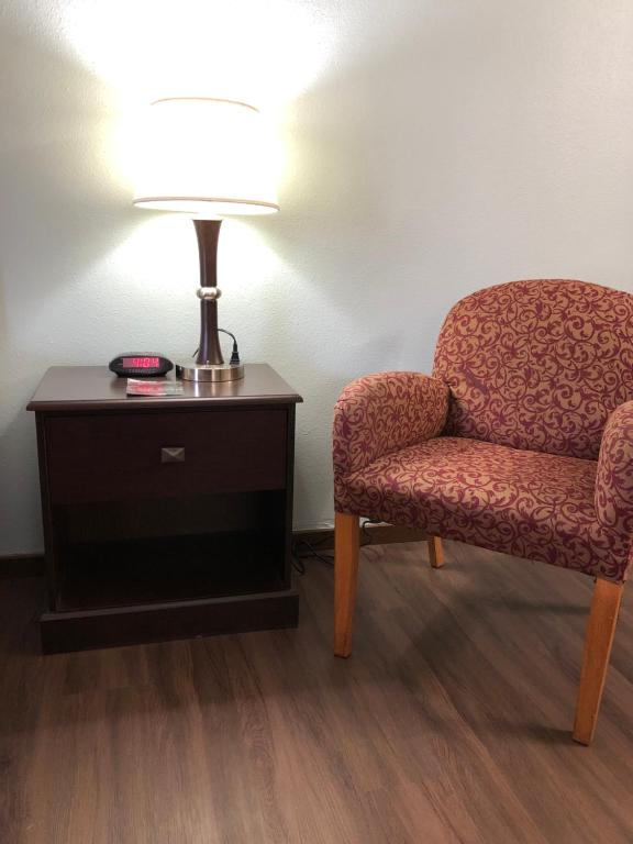 Posezení v ubytování Value Inn Motel EUGENE AIRPORT