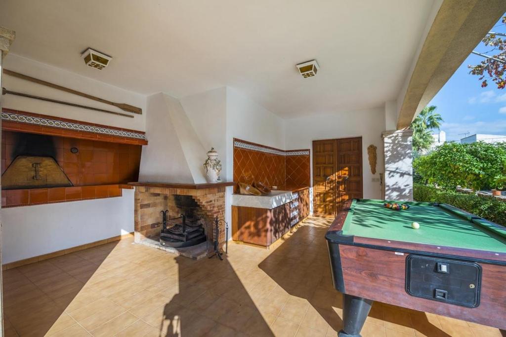 Biliár nebo kulečník v ubytování Casa Can Pou