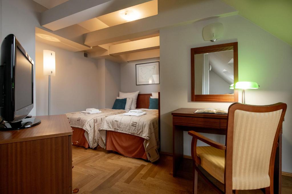 Red Brick Apartments - Economy Apartment
