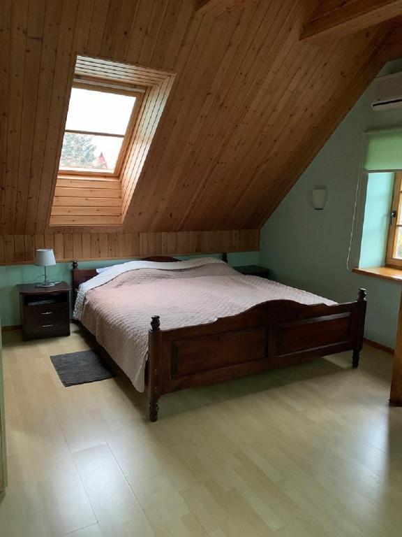 Postel nebo postele na pokoji v ubytování Inkaro Kaimas